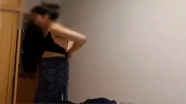 Intip Pacar Kakak Ganti BH Hitam di Kamar poster