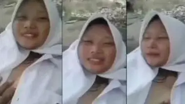 Ngewe Gadis SMA Di Batu Sungai Jembut Lebat Basah poster