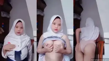 Sepasang toket gede bikin cowok ngiler parah poster